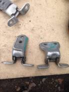 Крепление боковой двери. Toyota: Yaris, IS350, RAV4, Noah, IS300, Vitz, Ractis, Prius, Scion, IS F, Previa, Voxy, Raum, IS250, Windom, Mark X, Sienta...