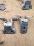 Крепление боковой двери. Toyota: Yaris, IS350, RAV4, Noah, IS300, Vitz, Ractis, Prius, Scion, IS F, Previa, Voxy, Raum, IS250, Windom, Mark X, Sienta...