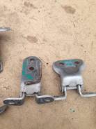 Крепление боковой двери. Toyota: Yaris, IS350, RAV4, Noah, IS300, Vitz, Ractis, Prius, Scion, IS F, Previa, Voxy, Raum, IS250, Windom, Mark X, Sienta...