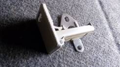 Ручка открывания капота. Honda Insight, DAA-ZE2, ZE2, DAAZE2 Двигатель LDA