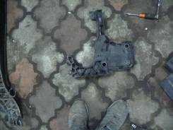 Кронштейн фары Renault Megane 2 K4MD812 1.6