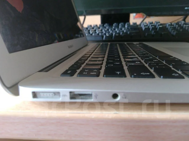 Apple MacBook Air 13 2012 Mid MD231. 13.3", 1,8����, ��� 4 ��, ���� 256���, WiFi: 1, Bluetooth: 1, ����������� �� 5��. ����