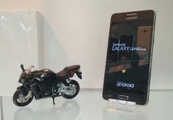 Samsung Galaxy Grand Prime. �/�