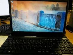 Sony VAIO SVE1511N1R. 15.5", 2,4����, ��� 4 ��, ���� 500���, WiFi, ����������� �� 4��. ����
