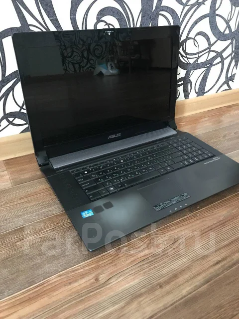 Asus N73SV. 17.3", 2,3����, ��� 6 ��, ���� 1 000���, WiFi: 1, Bluetooth: 1, ����������� �� 2��. ����