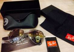 Очки Ray-Ban.