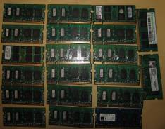 SO-DIMM DDR2.