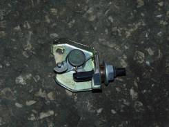 Замок топливного бака. Toyota Corona, CT195, ST195, AT190, ST191, ST190, CT190 Двигатели: 3SFE, 2C, 2CT, 4AFE, 2CIII, 4SFE