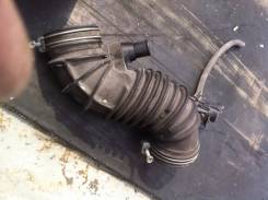 Патрубок воздухозаборника. Toyota Wish, ZNE10, ZNE10G Двигатель 1ZZFE