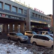 Торговое помещение в ТЦ Искра. 25 кв. м., проспект 100-летия Владивостока 42а, р-н Столетие. Дом снаружи