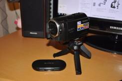 Sony HDR-CX360E. 7 - 7.9 Мп, с объективом