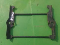 Крепление аккумулятора. Mitsubishi Delica, PD8W, PE8W Двигатель 4M40