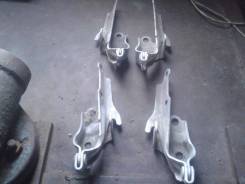 Крепление капота. Toyota Cresta, JZX105, GX105, JZX100, GX100, LX100 Двигатели: 1JZGTE, 1GFE, 2LTE, 1JZGE