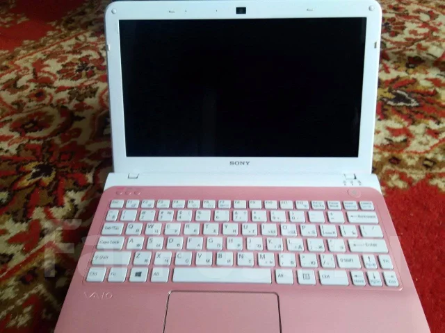 Sony VAIO SVE1112M1R. 11.6", 5����, ��� 4 ��, ���� 500���, WiFi: 1, Bluetooth: 1, ����������� �� 4��. ����