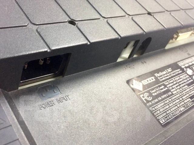 Eizo. 15" ����