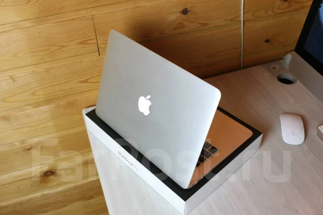 Apple MacBook Air 13 2010 Late. 13", 1,8����, ��� 2048 ��, ���� 256���, WiFi: 1, Bluetooth: 1 ����