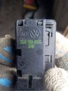 Кнопка открывания багажника. Skoda Fabia, 5J2, 5J5, NJ3, NJ5 Skoda Roomster, 5J Двигатели: BBM, BLS, BMS, BNM, BNV, BSW, BTS, BXW, BZG, CAVE, CAYA, CA...