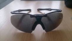 Очки Ray-Ban.