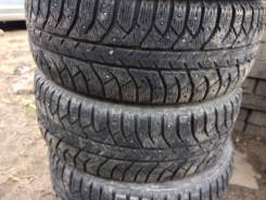 Bridgestone Ice Cruiser 5000. Зимние, шипованные, износ: 30%, 2 шт