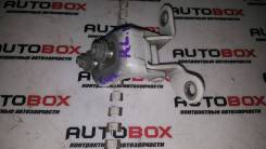 Крепление боковой двери. Toyota Kluger V, MCU20, MHU28, ACU20, ACU25, MCU25 Toyota Highlander, MCU20, MHU28, ACU20, MCU23, MHU23, ACU25, MCU28, MCU25...