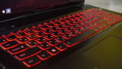 Lenovo IdeaPad Y500. 15.6", 2,4����, ��� 8 ��, ���� 1 000���, WiFi: 1, Bluetooth: 1, ����������� �� 3��. ����