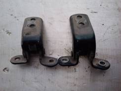 Крепление боковой двери. Toyota: Corolla Rumion, Yaris, Noah, Passo Sette, IS300, Succeed, Ractis, Highlander, Avensis, Aqua, Corolla Levin, bB, Land...
