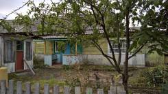 Продам 1/2 дома в пос. Кировский. Переулок Лазурный 7, кв.2, р-н Кировский, площадь дома 66 кв. м., централизованный водопровод, электричество 15 кВт...