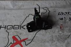 Подушка двигателя. Toyota Auris, ZWE150 Toyota Prius, ZVW30, ZVW30L, ZVW35 Двигатели: 2ZRFXE, 5ZRFXE