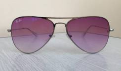 Очки Ray-Ban.