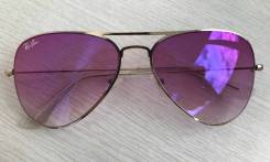 Очки Ray-Ban.