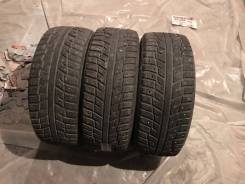 Kumho I'Zen KW22. Зимние, шипованные, 2014 год, износ: 30%, 3 шт