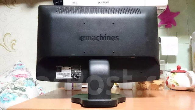 eMachines. 19" ����