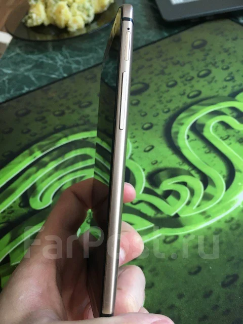 HTC One M8. �/� ����