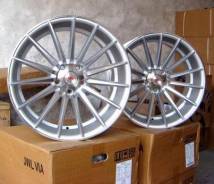 Vossen. 8.0x18, 5x108.00, ET40, ЦО 73,1 мм.