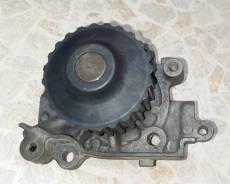 Помпа водяная. Mitsubishi: Mirage, Carisma, Lancer Cedia, Eterna, Legnum, FTO, Dion, Galant, RVR, Libero, Dingo, Chariot Grandis, Emeraude, Bravo, Paj...
