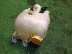 Бачок стеклоомывателя. Subaru Forester, SF5, SF9, SG5, SG9, SG9L Subaru Legacy, BD3, BD5, BD9, BE5, BE9, BEE, BES, BG2, BG3, BG4, BG5, BG7, BG9, BGA...