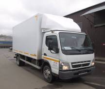 Mitsubishi Canter. Mitsubishi Fuso Canter с промтоварным фургоном, 4 900 куб. см., 5 000 кг.