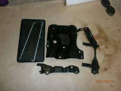 Крепление аккумулятора. Toyota Corolla Axio, NZE141, NZE144, ZRE142, ZRE144 Toyota Corolla Fielder, NZE141, NZE141G, NZE144, NZE144G, ZRE142, ZRE142G...