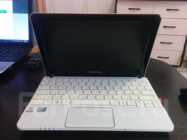 Samsung NC110. 10.1", 1,6����, ��� 1024 ��, ���� 250���, WiFi: 1, Bluetooth: 1 ����