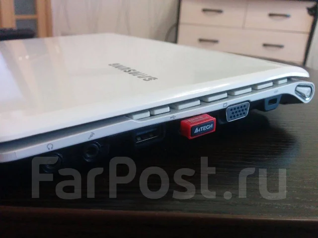 Samsung NC110. 10.1", 1,6����, ��� 1024 ��, ���� 250���, WiFi: 1, Bluetooth: 1 ����