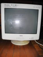 Iiyama. 17" ����