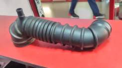 Патрубок воздухозаборника. Mitsubishi Delica Space Gear, PF8W, PD8W, PE8W