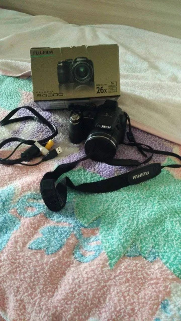 Fujifilm FinePix S4300. 10 - 14.9 ��, ���: 14� � ����� ����