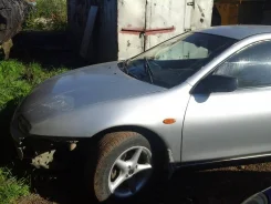 Mazda 323F ����