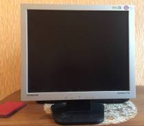 Samsung. 17" (43 см), технология LCD (ЖК)