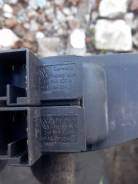 Кнопка открывания бензобака. Volkswagen Passat, 3B3, 3B6 Volkswagen Bora, 1J2, 1J6 Volkswagen Golf, 1J1, 1J5 Двигатели: ACK, ADP, AFB, AGE, AGZ, AJM...