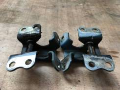 Крепление боковой двери. Mitsubishi Delica, PF6W, PE6W, PC4W, PD4W, PA5W, PB5V, PB6W, PA5V, PD8W, PB4W, PC5W, PB5W, PD5V, PD6W, PA4W, PF8W, PE8W Mitsu...