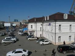 Офисное помещение 37,8 кв. м. в центре города. Парковка. 37 кв. м., улица Нижнепортовая 1а, р-н Центр. Дом снаружи