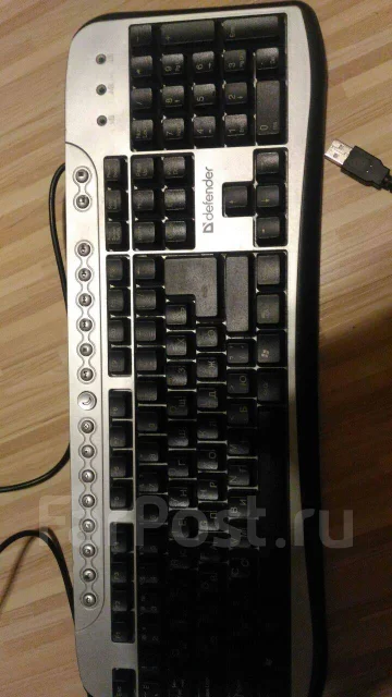 Samsung R720. 17.3", 2 100����, ��� 3072 ��, ���� 320���, WiFi: 1, Bluetooth: 1, ����������� �� 1��. ����
