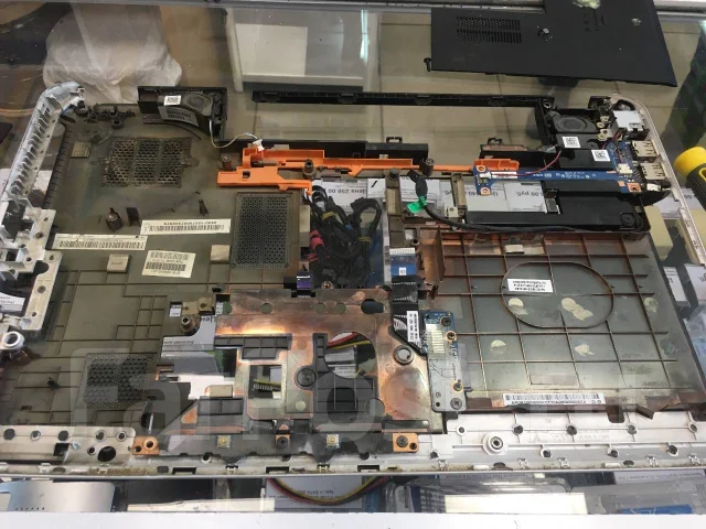 HP Pavilion m6-1052er. WiFi: 1, Bluetooth: 1 ����